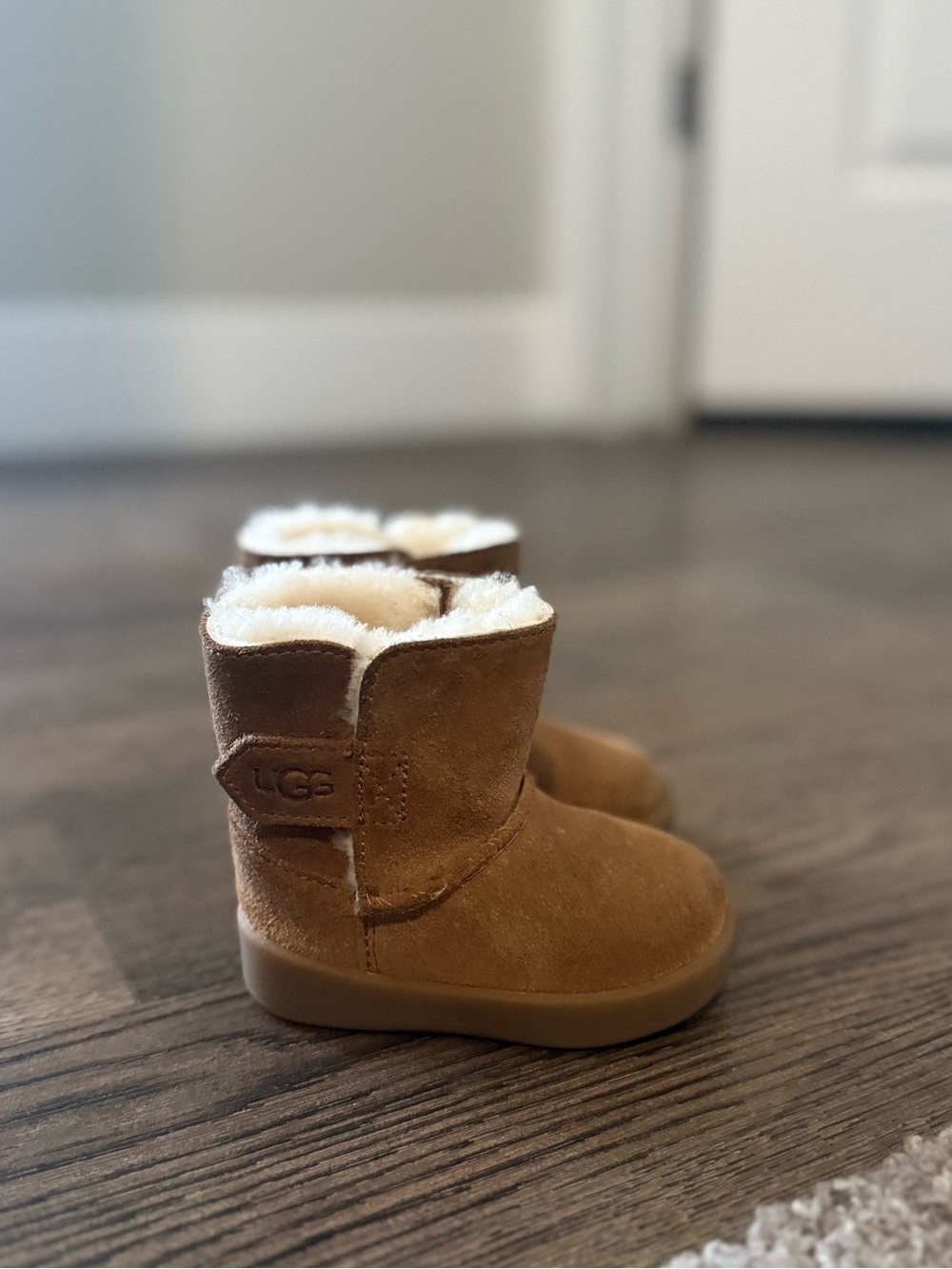 UGG Boots Velcro Baby Size 2/3